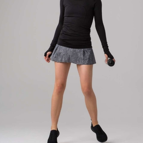 Lululemon Lost In Pace Skirt Skort Pleated Running Tennis White and Black Size 6 - Picture 16 of 16
